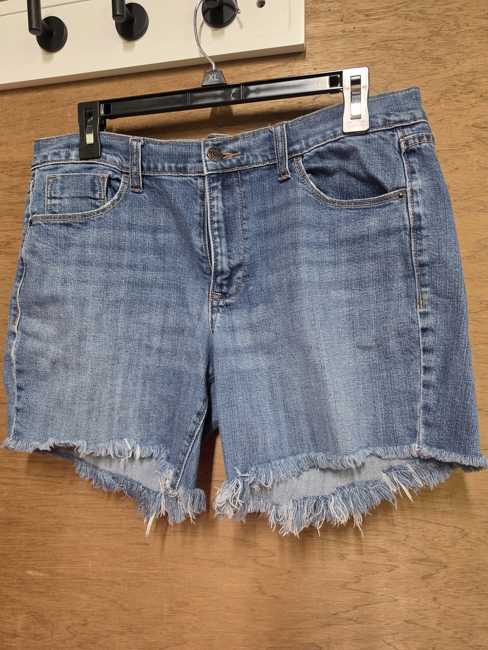 Old Navy Sweetheart Women’s Frayed Hem Denim Shorts 12